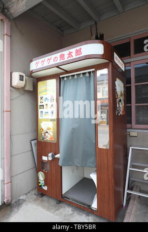 Une vue générale de la Mizuki Shigeru Road le 17 mai 2019, dans la préfecture de Tottori, Sakaiminato, au Japon. Sakaiminato était la maison d'enfance de Shigeru Mizuki mangaka et créateur de la série GeGeGe no Kitaro et de nombreux caractères Yokai. Credit : Yohei Osada/AFLO/Alamy Live News Banque D'Images