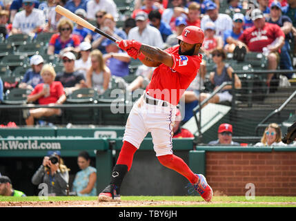 Juin 02, 2019 : les Rangers du Texas champ centre Danny Santana # 38 à la batte d'après-midi, dans un match entre la MLB Royals de Kansas City et les Rangers du Texas à Globe Life Park à Arlington, TX Texas Kansas City défait 5-1 Albert Pena/CSM Banque D'Images