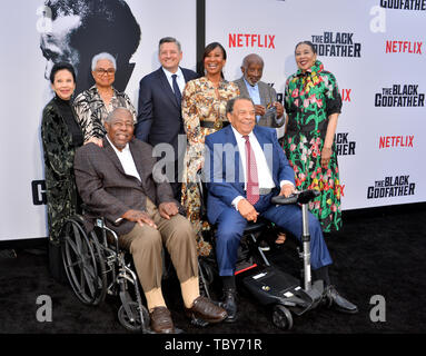 Los Angeles, USA. 06Th Juin, 2019. LOS ANGELES, USA. Juin 03, 2019 : Jacqueline Avant, Billye Aaron, Hank Aaron, Ted Sarandos, Nicole Avant & Clarence avant à la première de 'The Black Godfather" au théâtre Paramount. Photo Credit : Paul Smith/Alamy Live News Banque D'Images