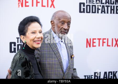 Los Angeles, CA, USA. 3 juin, 2019. Jacqueline Avant, Clarence avant au niveau des arrivées pour la premiere BLACK GODFATHER, Paramount Theatre au Studios Paramount Lot, Los Angeles, CA 3 juin 2019. Credit : Adrian Cabrero/Everett Collection/Alamy Live News Banque D'Images