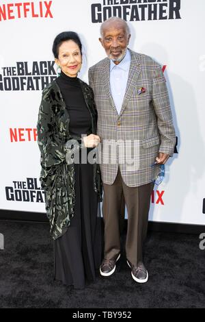 Los Angeles, CA, USA. 3 juin, 2019. Jacqueline Avant, Clarence avant au niveau des arrivées pour la premiere BLACK GODFATHER, Paramount Theatre au Studios Paramount Lot, Los Angeles, CA 3 juin 2019. Credit : Adrian Cabrero/Everett Collection/Alamy Live News Banque D'Images