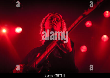 Copenhague, Danemark. 06Th Juin, 2019. Danemark, copenhague - le 3 juin 2019. Le chanteur et musicien gallois Cate Le Bon effectue un concert live à Pumpehuset à Copenhague. (Photo crédit : Gonzales Photo/Alamy Live News Banque D'Images