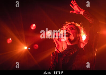 Copenhague, Danemark. 06Th Juin, 2019. Danemark, copenhague - le 3 juin 2019. Le chanteur et musicien gallois Cate Le Bon effectue un concert live à Pumpehuset à Copenhague. (Photo crédit : Gonzales Photo/Alamy Live News Banque D'Images