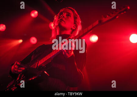 Copenhague, Danemark. 06Th Juin, 2019. Danemark, copenhague - le 3 juin 2019. Le chanteur et musicien gallois Cate Le Bon effectue un concert live à Pumpehuset à Copenhague. (Photo crédit : Gonzales Photo/Alamy Live News Banque D'Images