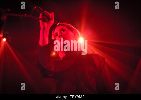 Copenhague, Danemark. 06Th Juin, 2019. Danemark, copenhague - le 3 juin 2019. Le chanteur et musicien gallois Cate Le Bon effectue un concert live à Pumpehuset à Copenhague. (Photo crédit : Gonzales Photo/Alamy Live News Banque D'Images