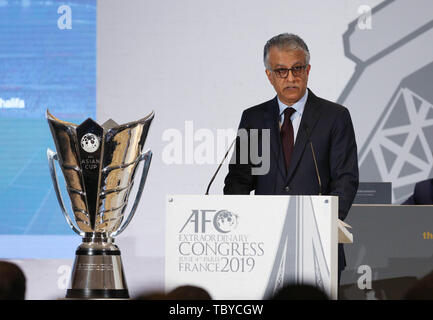 Paris, France. 04 Juin, 2019. Le Président de l'AFC Shaikh Salman bin Ebrahim Al Khalifa fait une allocution au cours de l'AFC Congrès extraordinaire à Paris, France, le 4 juin 2019. La Chine a été confirmé comme étant l'hôte de la coupe d'Asie des nations 2023. Source : Xinhua/Alamy Live News Banque D'Images