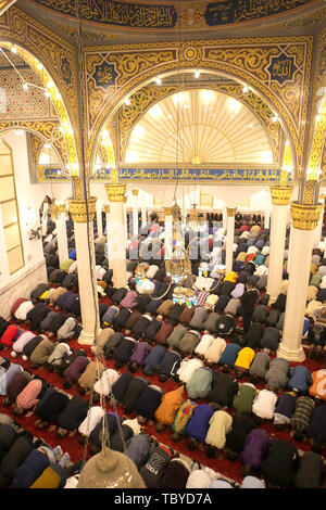 Sao Paulo, Brésil. 4 juin, 2019. Les musulmans célèbrent l'Aïd Al Fitr Fête de petit-déjeuner, qui marque la fin de l'Hôtel Ramada, l'un des événements les plus importants du calendrier islamique. À l'époque, les musulmans, les autorités religieuses, et l'ensemble de la communauté dans la mosquée Brésil en SÃ£o Paulo Crédit : Dario Oliveira/ZUMA/Alamy Fil Live News Banque D'Images