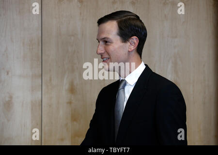 Bruxelles, Belgique. 4 juin, 2019. Jared KUSHNER, Conseiller spécial du Président des États-Unis est accueilli par le président de la commission européenne, Jean-Claude Juncker avant leur réunion. Credit : ALEXANDROS MICHAILIDIS/Alamy Live News Banque D'Images