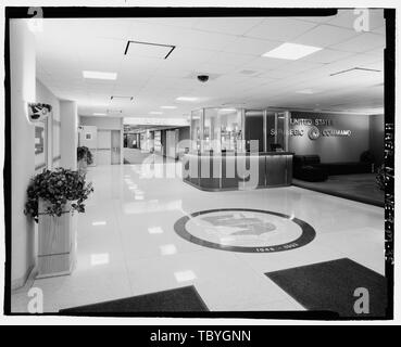 L'entrée principale du bâtiment à 500, Awing, looking east Offutt Air Force Base, Quartier général du Commandement aérien stratégique et centre de commande, le bâtiment du Siège, 901 Boulevard SAC, Bellevue, Sarpy Comté, NW Banque D'Images