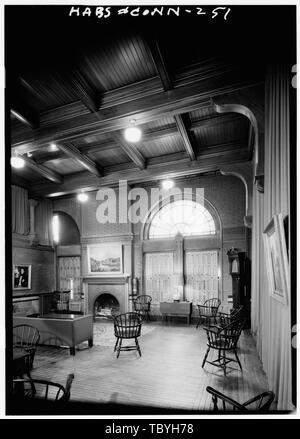 Mars 1961 CHEMINÉE MUR DANS SALLE DE CONFÉRENCE NORD Slater John Fox Memorial Museum, 108, rue Crescent, Norwich, New London Comté, TC Banque D'Images