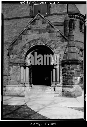 Mars 1961 ENTRÉE PRINCIPALE PORCHE SUR LE COIN SUD-OUEST de Slater John Fox Memorial Museum, 108, rue Crescent, Norwich, New London Comté, TC Banque D'Images