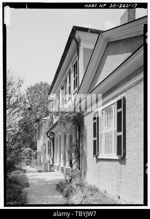 Mai 1985. Vue oblique de l'Ouest (à l'arrière) Façade de maison (légèrement négatif) réticulée Borough House, côté ouest de la Route 261, à environ 150 m du côté sud de la jonction avec l'ancienne lauréate de Ferry Road, Stateburg, Sumter Comté, SC Cornwallis Greene Cary, Brian, prix de l'émetteur, Virginie B, émetteur Banque D'Images