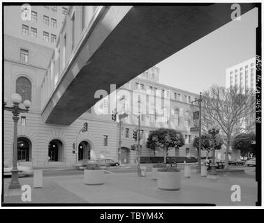 Monica Griesbach, photographe d'août 1997. Vue oblique DE LOS ANGELES CITY HALL MONTRANT BRIDGE ET SUD D'ÉLÉVATION EST, FACE AU SUD-OUEST. Los Angeles City Hall, 200 North Spring Street, Los Angeles, Los Angeles County, CA Banque D'Images