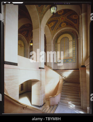Monica Griesbach, photographe d'août 1997. Vue DE LOS ANGELES CITY HALL HALL SUD DU DEUXIÈME ÉTAGE ET DE L'escalier, FACE AU NORD-EST. Los Angeles City Hall, 200 North Spring Street, Los Angeles, Los Angeles County, CA Banque D'Images