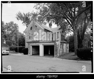 Nord (arrière) et à l'ouest en altitude, à la sud-est. Fort Riley, Bâtiment n° 2, 2, Avenue de Barry Riley, Riley Comté, KS Étang, George E Ulrich et Neal Rodriguez, Joseph, l'équipe sur le terrain, James un verre, gestionnaire de projet Whye, Mike, photographe Crawford, Catherine, historien Banque D'Images