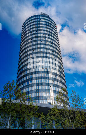 Tour de Jena Intershop Uniturm avec ciel bleu et nuages Banque D'Images