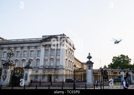 London UK 3 juin 2019 terres marines l'un en tant que Président des Etats-Unis, Donald Trump et la Première Dame Melania Trump arrivent au Palais de Buckingham. Banque D'Images