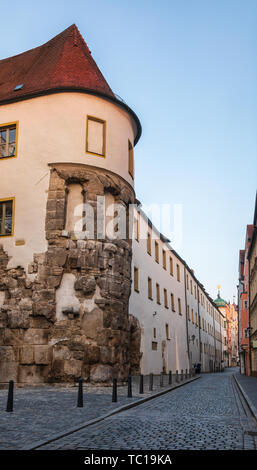 Vestiges de la Porta Praetoria tower, une partie de Roman fort à Regensburg, Bavière, Allemagne, Europe. Regensburg dans l'un des voyages les plus populaires destinati Banque D'Images