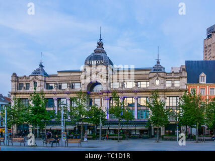 L'avant de l'hôtel Hilton à Anvers, ville populaire chaîne d'hôtels dans le monde entier, Antwerpen, Belgique, le 23 avril, 2019 Banque D'Images