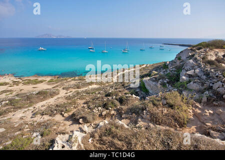 La plage de Cala Rossa, sur les îles de Favignana. L'archipel des îles Egadi. Sicile Italie Banque D'Images