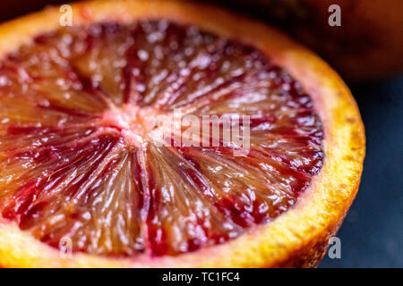 Plan macro sur orange foncé, rouge photo alimentaire, les fruits exotiques Banque D'Images