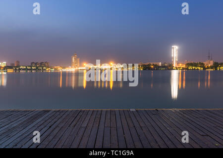 Vue de nuit de la ville lake Banque D'Images