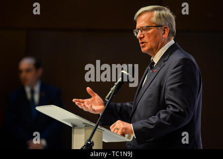 Ancien président de la Pologne, Bronislaw Komorowski parle de 30 ans de la démocratie polonaise sur la liberté et la démocratie jours à Gdansk. Gdansk, dans les années 1980 devint le berceau du mouvement Solidarité, qui a mis fin au communisme en Pologne et a joué un rôle énorme pour mettre fin à l'Union soviétique. 04 juin 1989, les premières élections libres dans le pays ont eu lieu depuis 1928, et la première depuis l'ère communiste. Banque D'Images