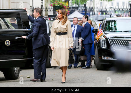 Première Dame Melania Trump arrive à Downing Street au cours de la deuxième journée de la visite d'Etat au Royaume-Uni. Banque D'Images