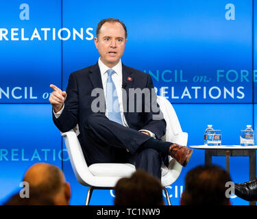 Représentant américain Adam Schiff (D-CA) prend la parole lors du Conseil des relations étrangères à Washington, DC. Banque D'Images