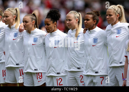 (De gauche à droite) l'Angleterre Leah Williamson, Géorgie, Stanway Demi Stokes, Beth Mead et Nikita Parris line up avant le match Banque D'Images