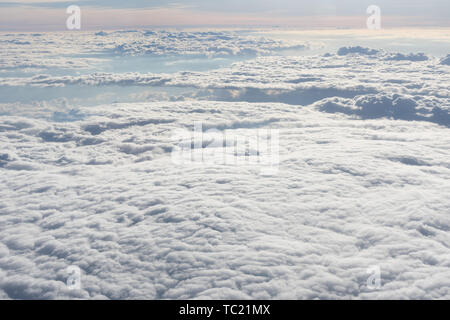 Mer de nuages blancs sans fin Banque D'Images