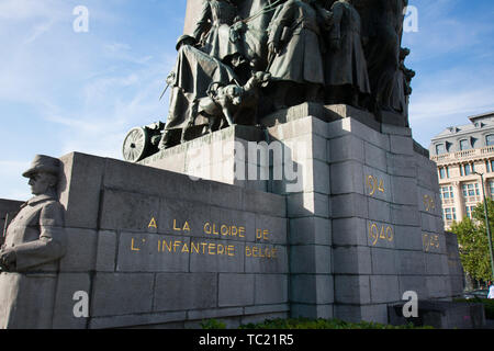 Bruxelles, Belgique - 11 août 2018 : Bruxelles monument aux soldats morts en première et deuxième guerre mondiale sur la Place Poelaert Banque D'Images