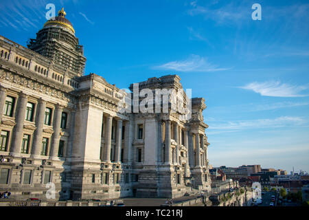 Bruxelles, Belgique - 11 août 2018 : palais de justice de Bruxelles sur sunny blue skied jour Banque D'Images