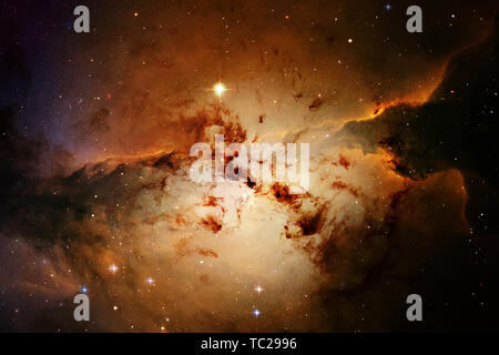 Magnifique nébuleuse colorée quelque part dans l'univers sans fin. Éléments de cette image fournie par la NASA Banque D'Images