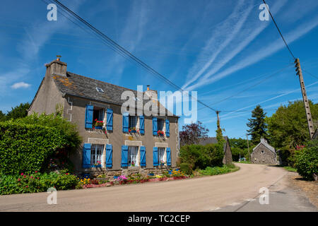 Maison française traditionnelle à Quinoualch, Bretagne, France. Banque D'Images