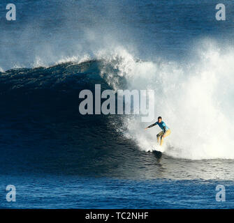 Surfers Point, Australie occidentale, Prevelly. 4 juin, 2019. La Margaret River Pro de la Ligue mondiale de Surf Tour Championnat du monde ; Sally Fitzgibbons de l'Australie des manèges la base de la vague dans sa demi-finale à perte Tatiana Weston Webb du Brésil : Action Crédit Plus Sport/Alamy Live News Banque D'Images