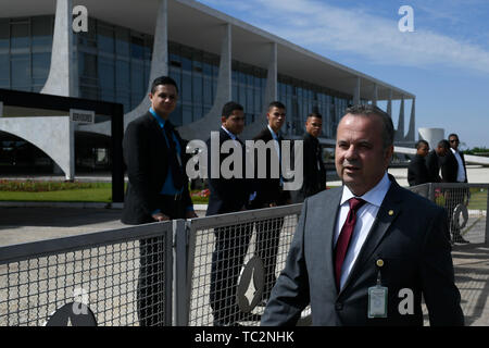 Brasilia, Brésil. 04 Juin, 2019. DF - Brasilia - 06/04/2019 - Secrétaire de la sécurité sociale - Le Secrétaire de la sécurité sociale du Ministère de l'économie, Rogerio Marinho, et vu ce mardi 4 juillet, dans le voisinage du Planalto Palace. Photo : Mateus Bonomi/AGIF : Crédit AGIF/Alamy Live News Banque D'Images