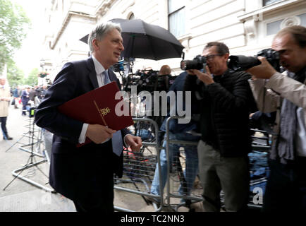 Londres, Royaume-Uni. 04 Juin, 2019. Chancelier de l'Échiquier Philip Hammond quitte Downing Street avant de Donald Trump (Président des États-Unis), et de la Première Dame Melania Trump, sont accueillis à Downing Street par Theresa Mai (Premier Ministre du Royaume-Uni), et son mari Philip Mai. Le Président a rencontré le Premier ministre lors de sa visite d'état du Royaume-Uni. Donald Trump, visite d'État, Downing Street, Londres, Royaume-Uni le 4 juin 2019. Crédit : Paul Marriott/Alamy Live News Banque D'Images