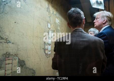 Londres, Royaume-Uni. 04 Juin, 2019. Président américain Donald Trump et le Premier ministre britannique sortant Theresa peut visiter le Churchill War Rooms, 4 juin 2019 à Londres, en Angleterre. Credit : Planetpix/Alamy Live News Banque D'Images