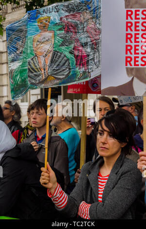 Londres, Royaume-Uni. Une foule de milliers de Whitehall rempli d'envoyer un message clair que le Président Trump n'est pas la bienvenue ici à cause de son déni climatique, le racisme, l'islamophobie, la misogynie et l'intolérance. Sa politique de haine et de division ont alimenté l'extrême droite à travers le monde. Le rallye était près de l'endroit où il devait rencontrer Theresa mai et il y avait des discours de Jeremy Corbyn, Caroline Lucas et d'autres dirigeants politiques et militants, puis à un autre rassemblement à la place du Parlement. 4 juin, 2019. Peter Marshall IMAGESLIVE Crédit : Peter Marshall/IMAGESLIVE/ZUMA/Alamy Fil Live News Banque D'Images
