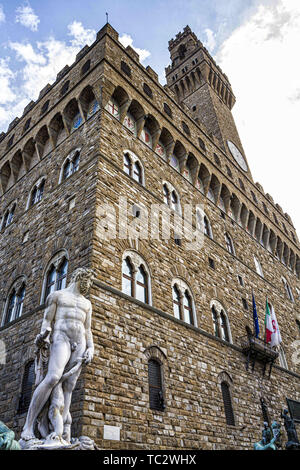 Florence, Florence, Italie. 18 déc, 2012. Fontaine de Neptune (Fontana del Nettuno) et le Palazzo Vecchio (Vieux palais) en arrière-plan. Credit : Ricardo Ribas SOPA/Images/ZUMA/Alamy Fil Live News Banque D'Images