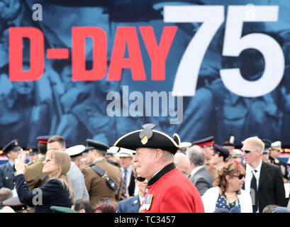 Portsmouth, Royaume-Uni. Le 05 juin, 2019. Un vétéran de l'armée britannique assiste à la commémoration du 75e Portsmouth anniversaire de D-Day, le débarquement des Alliés en Normandie pendant la Seconde Guerre mondiale. Credit : Kay Nietfeld/dpa/Alamy Live News Banque D'Images
