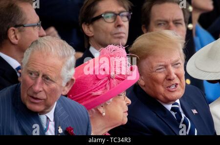 Portsmouth, Royaume-Uni. Le 05 juin, 2019. British le Prince Charles, prince de Galles, (l-r) La reine Elizabeth II de Grande-Bretagne et le Président Donald Trump Portsmouth assister à la commémoration de l'75e anniversaire du Jour J, le débarquement des Alliés en Normandie pendant la Seconde Guerre mondiale. Credit : Kay Nietfeld/dpa/Alamy Live News Banque D'Images