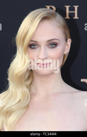 Hollywood, Etats-Unis. 04 Juin, 2019. Sophie Turner à la 20e siècle Fox's World Premiere de 'Phoenix'. Tenue au théâtre chinois de Grauman à Hollywood, CA, le 4 juin 2019. Photo par : Richard Chavez/PictureLux PictureLux Crédit : Le Hollywood/Archive/Alamy Live News Banque D'Images
