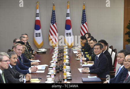 Séoul, Corée du Sud, la Corée du Sud. 3 juin, 2019. 3 juin 2019 à Séoul, Corée du Sud et les États-Unis Le Secrétaire de la Défense Patrick Shanahan et ministre de la défense sud-coréen Jeong Kyeong-doo parler de leur réunion au ministère de la Défense à Séoul, Corée du Sud. Credit : Zuma Zuma Press/wire/Alamy Live News Banque D'Images