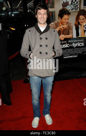 LOS ANGELES, CA. 07 février 2007 : Adam Brody au Los Angeles première de "Musique et Paroles" au Grauman's Chinese Theatre, à Hollywood. © 2007 Paul Smith / Featureflash Banque D'Images