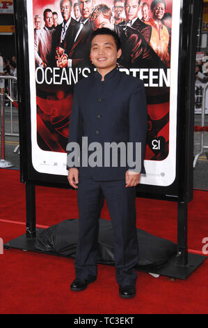 LOS ANGELES, CA. 06 juin 2007 : Shaobo Qin à la première nord-américaine de "Ocean's Thirteen" au Grauman's Chinese Theatre, à Hollywood. © 2007 Paul Smith / Featureflash Banque D'Images