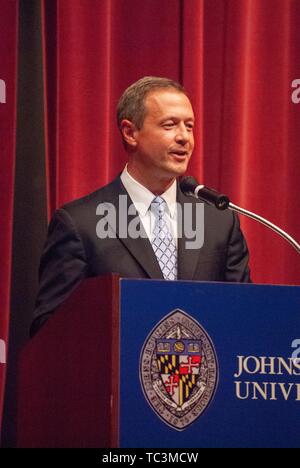 Martin O'Malley, un homme politique américain et ancien gouverneur du Maryland, parle à un podium à la Johns Hopkins University, Baltimore, Maryland, le 10 octobre 2007. À partir de la collection photographique de Homewood. () Banque D'Images