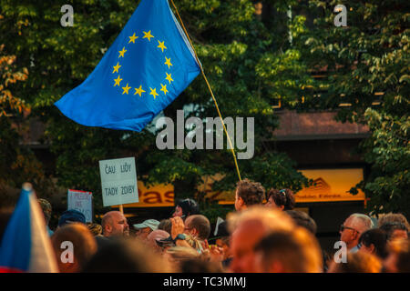 Prague, 4 de juin de 2019 - Protestation contre Andrej Babis sur la Place Wenceslas Banque D'Images