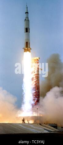 Vue sur le lancement d'Apollo 13, un tampon de 39 complexes de lancement, centre spatial Kennedy, Merritt Island, en Floride, le 11 avril 1970. Droit avec la permission de la National Aeronautics and Space Administration (NASA). () Banque D'Images